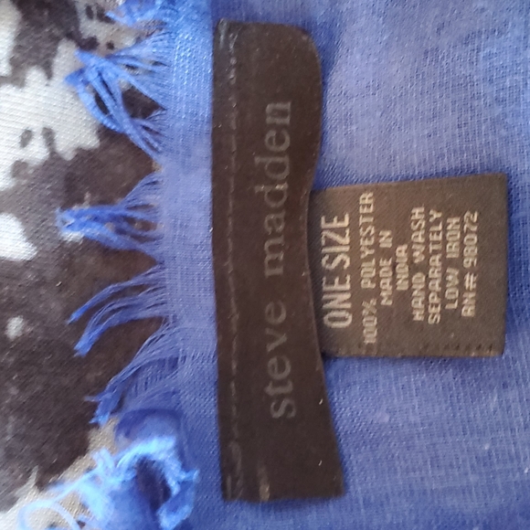 Steve Madden Scarf - Picture 3 of 3